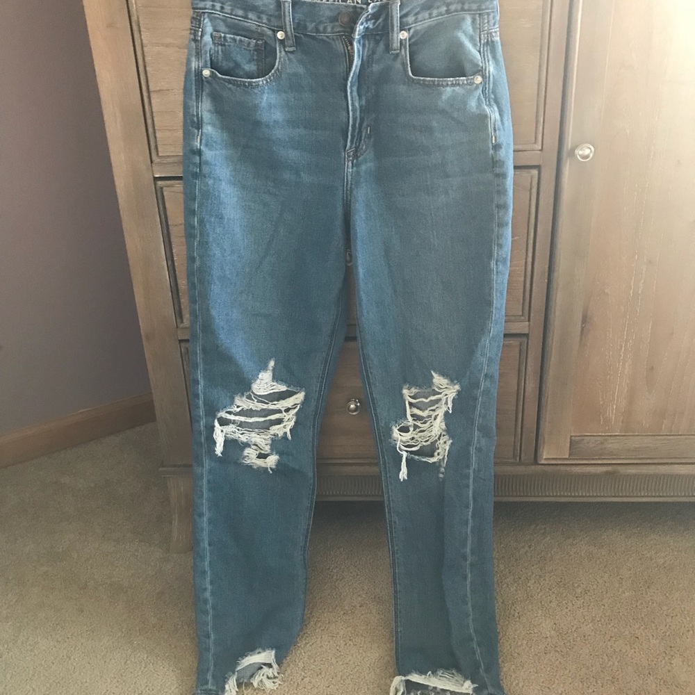 Distressed American eagle mom jeans